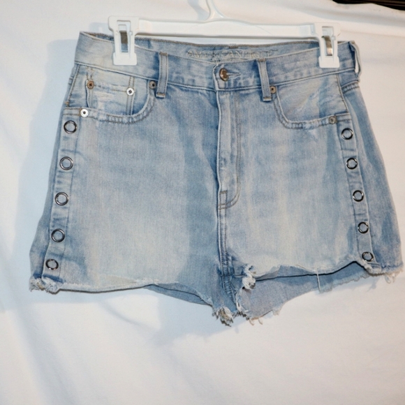 American Eagle Light Wash Jean Shorts With Snap Sides - Picture 5 of 12